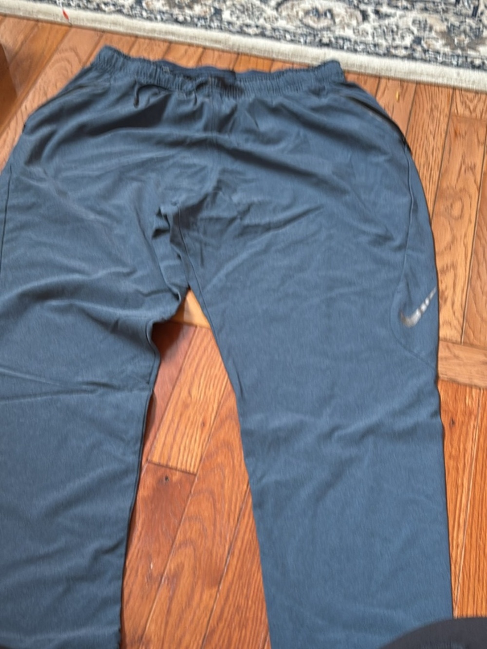Comfortable Nike training pants in size XL. These blue athletic pants are made o